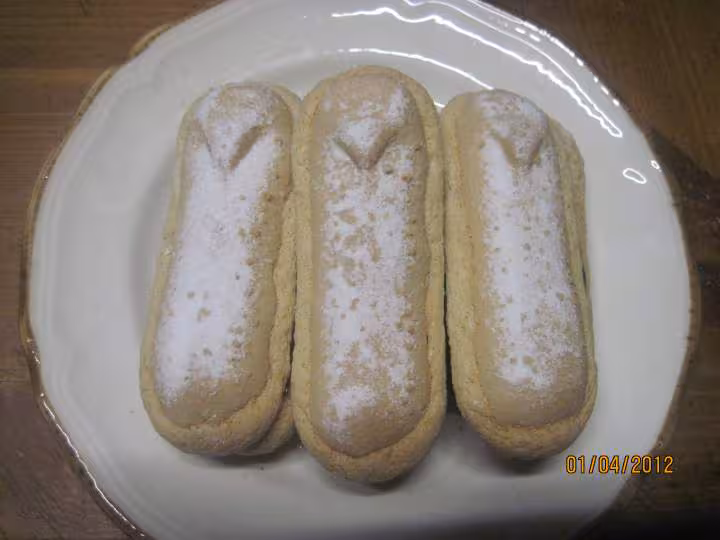 Biscuits moelleux au chocolat et fraises chantilly