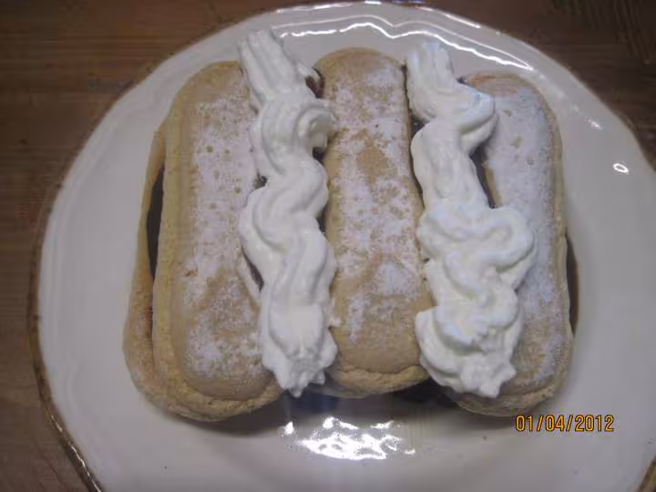 Biscuits moelleux au chocolat et fraises chantilly