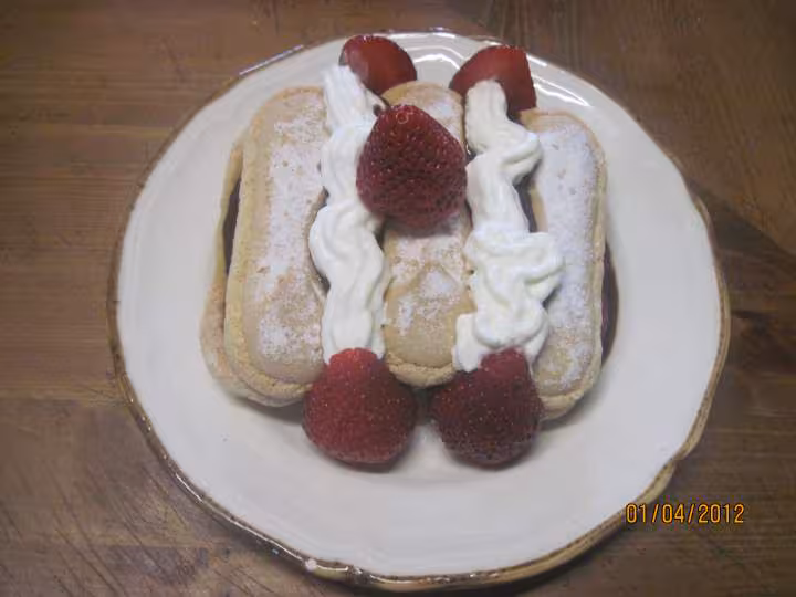 Biscuits moelleux au chocolat et fraises chantilly