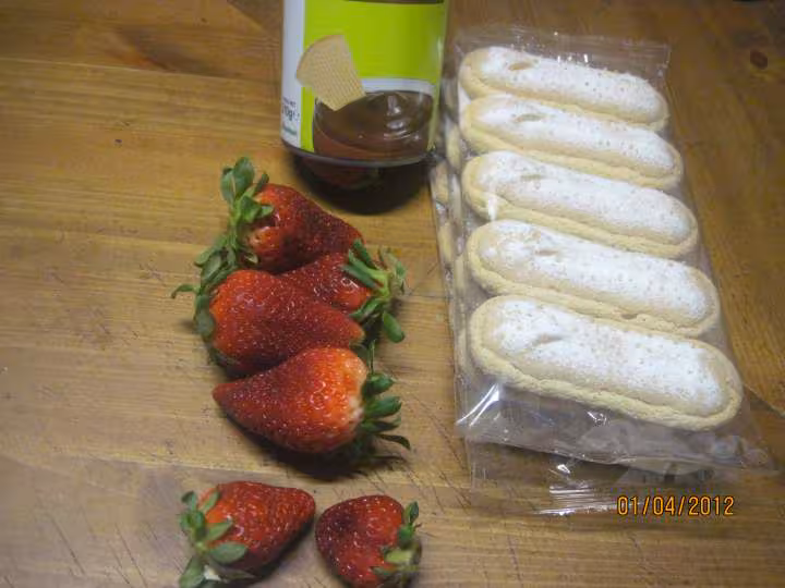 Biscuits moelleux au chocolat et fraises chantilly