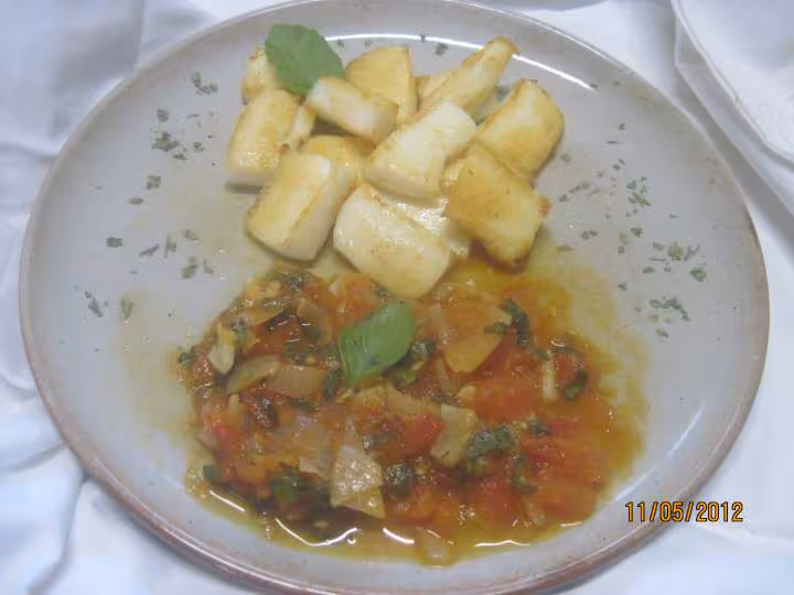 Blancs de calamar saute sauce tomate basilic