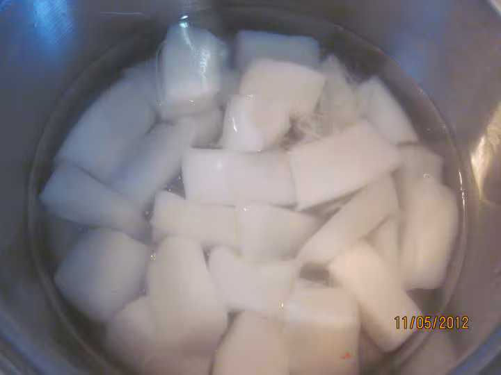 Blancs de calamar saute sauce tomate basilic