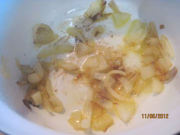Blancs de calamar saute sauce tomate basilic