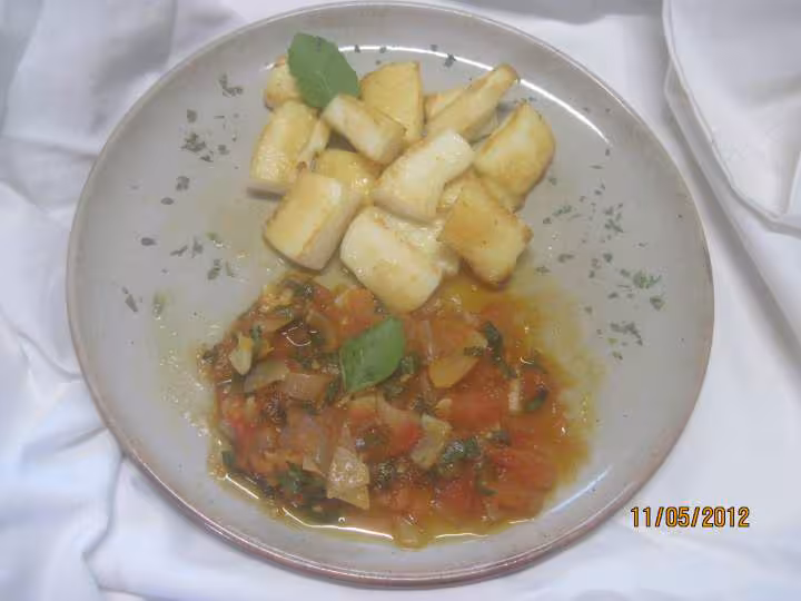 Blancs de calamar saute sauce tomate basilic