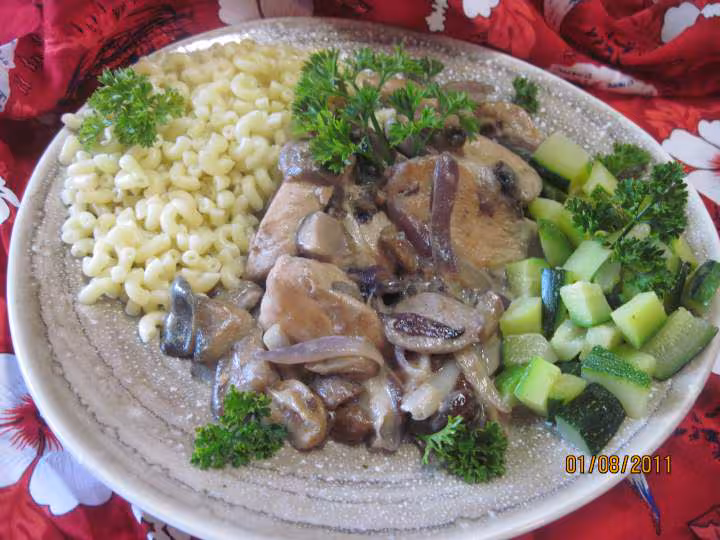 Blancs de poulet aux cocktail de champignons