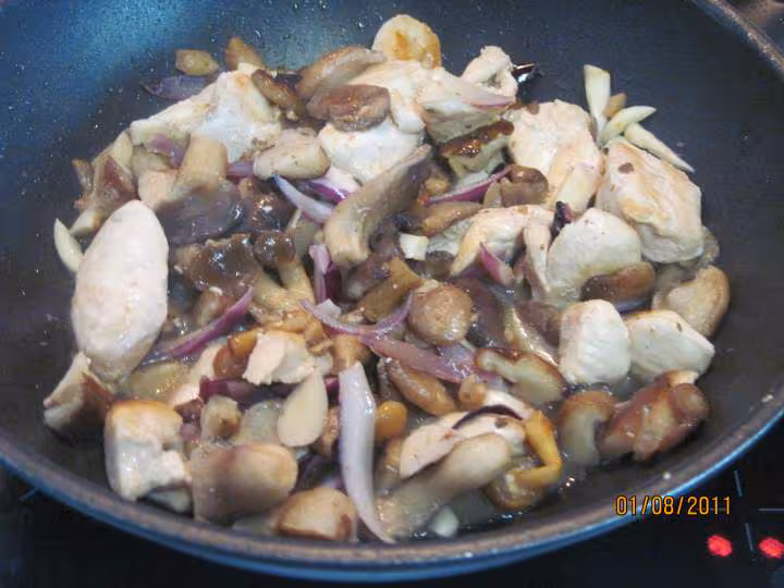 Blancs de poulet aux cocktail de champignons