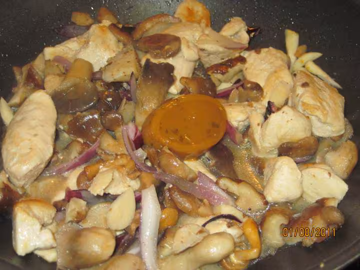 Blancs de poulet aux cocktail de champignons
