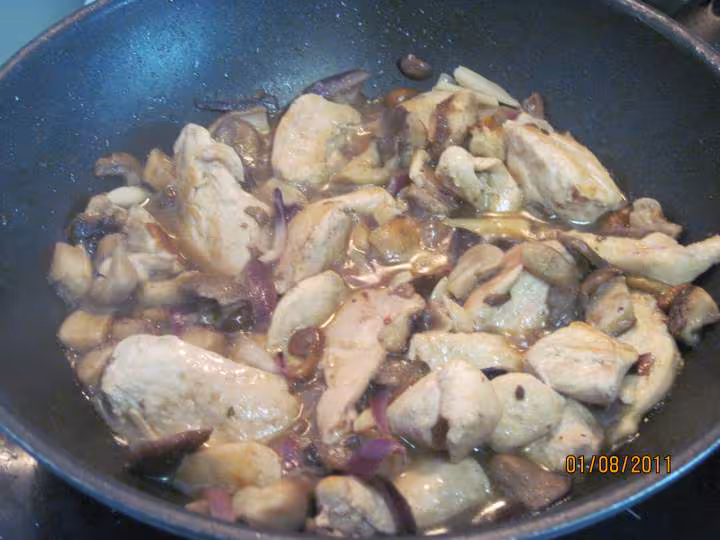 Blancs de poulet aux cocktail de champignons