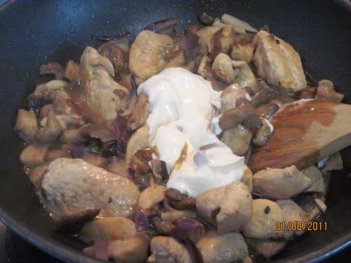 Blancs de poulet aux cocktail de champignons