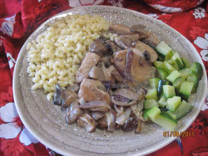 Blancs de poulet aux cocktail de champignons