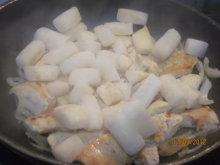 Blancs de poulet aux navets et champignons