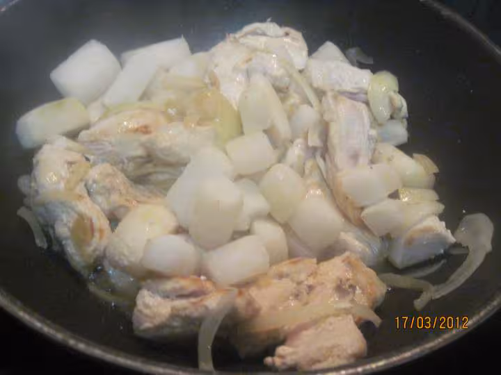 Blancs de poulet aux navets et champignons