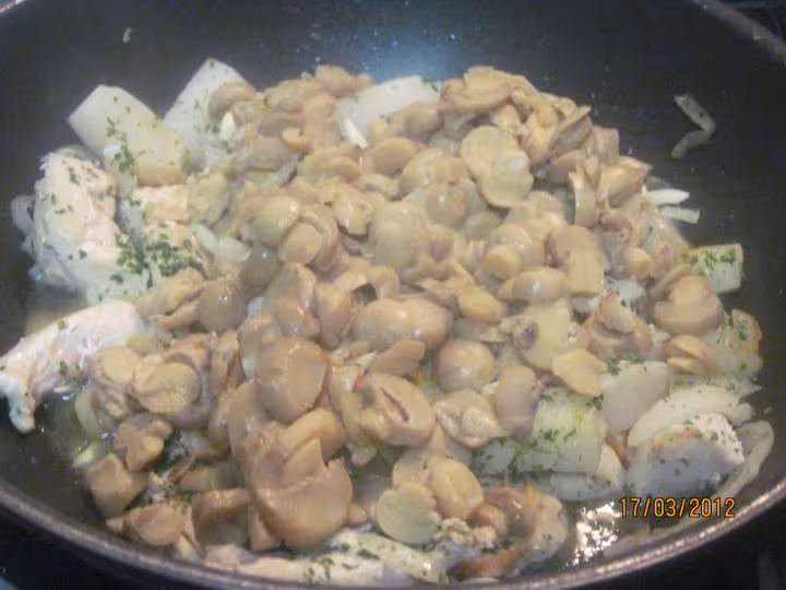 Blancs de poulet aux navets et champignons