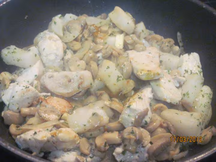 Blancs de poulet aux navets et champignons