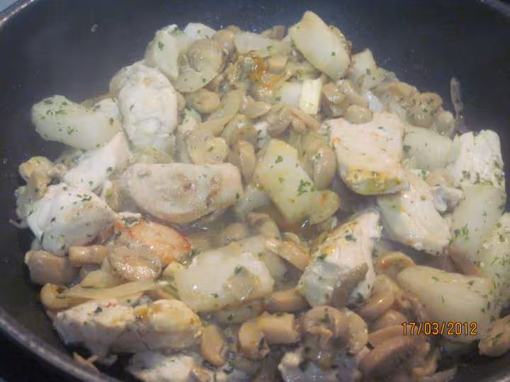 Blancs de poulet aux navets et champignons