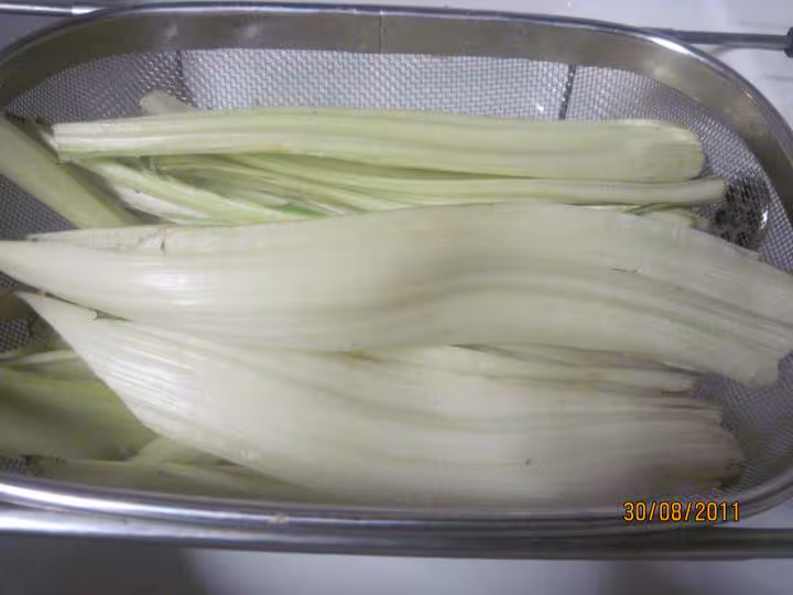 Blettes a la sauce tomate gratinees