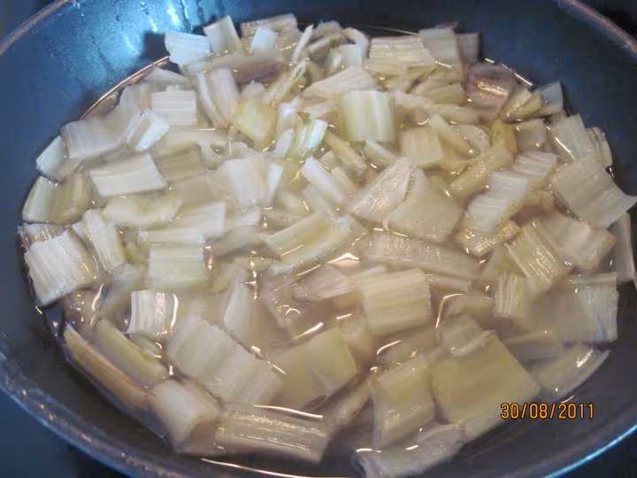 Blettes a la sauce tomate gratinees