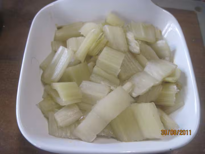 Blettes a la sauce tomate gratinees