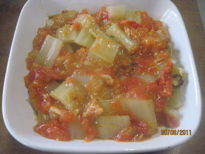 Blettes a la sauce tomate gratinees