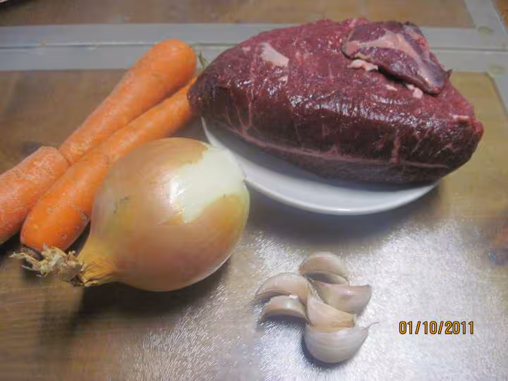 Boeuf bouilli carottes oignon p de terre oignons