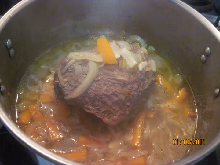 Boeuf bouilli carottes oignon p de terre oignons