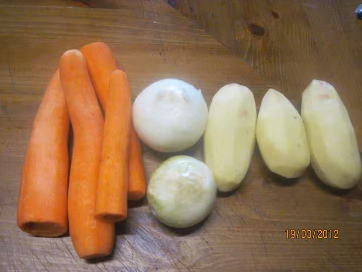 Boeuf mode et carottes et p de terre vin rouge