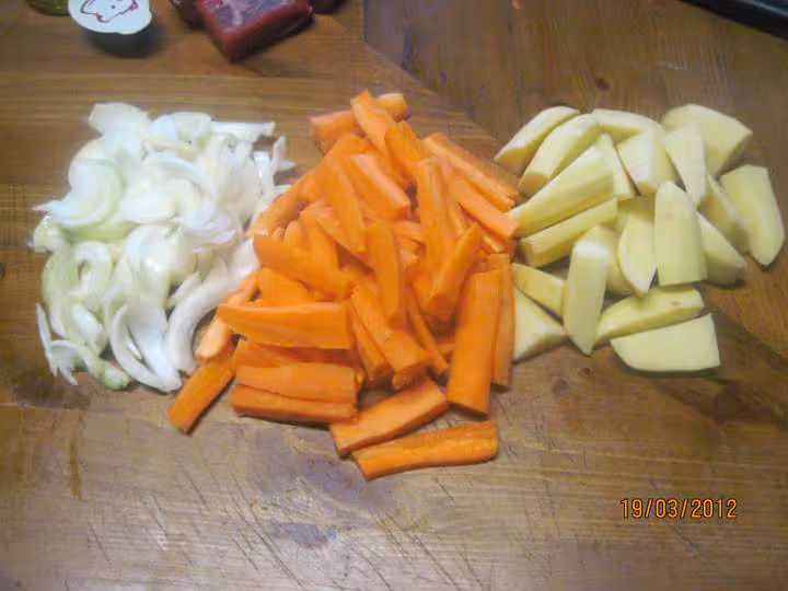 Boeuf mode et carottes et p de terre vin rouge