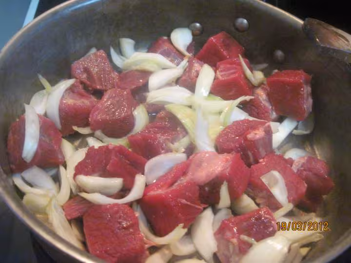 Boeuf mode et carottes et p de terre vin rouge