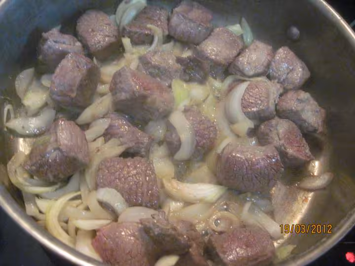 Boeuf mode et carottes et p de terre vin rouge