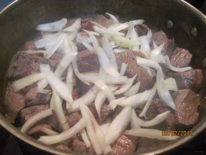 Boeuf navets sauce tomates mijoter