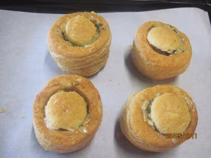 Bouchees a la reine aux cockail de fruits mer