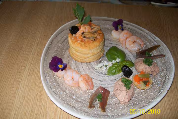 Bouchees de fruits de mer et poisson aux quenelles de foie de morue