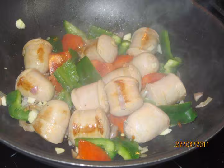 Boudins blancs aux legumes en sauce tomate