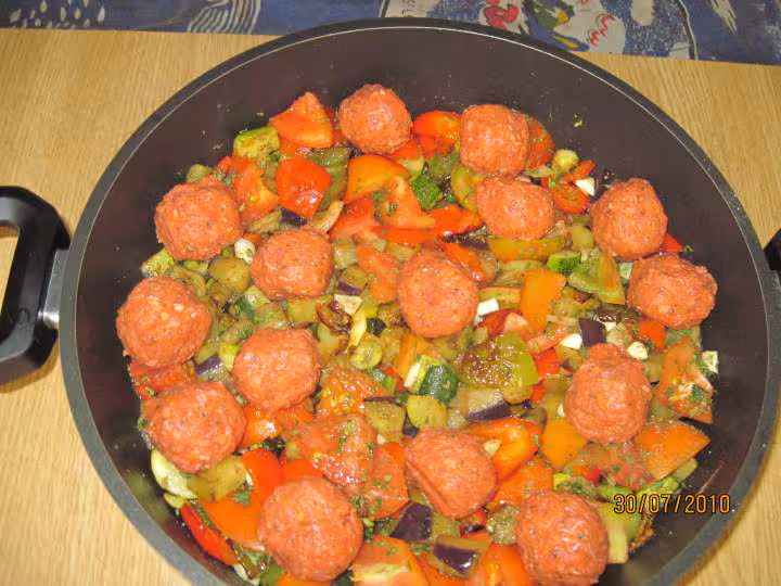 Boulettes a la provencale aux legumes de saison
