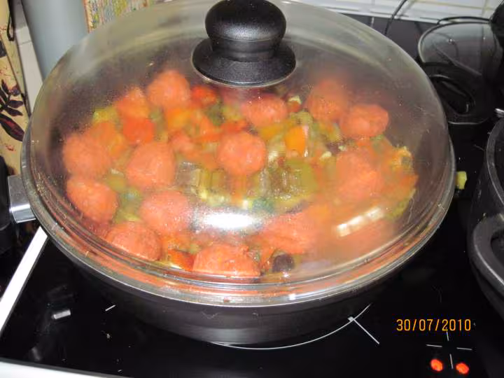 Boulettes a la provencale aux legumes de saison