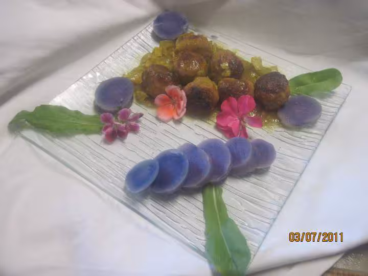 Boulettes de veau aux p de terre bleu sauce colombo