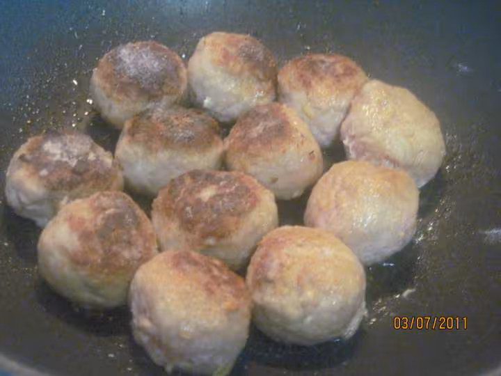 Boulettes de veau aux p de terre bleu sauce colombo