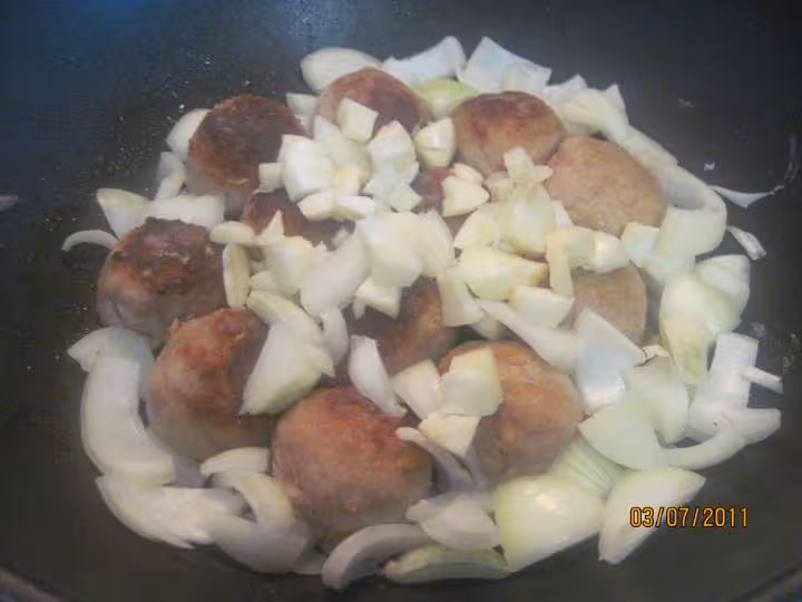 Boulettes de veau aux p de terre bleu sauce colombo
