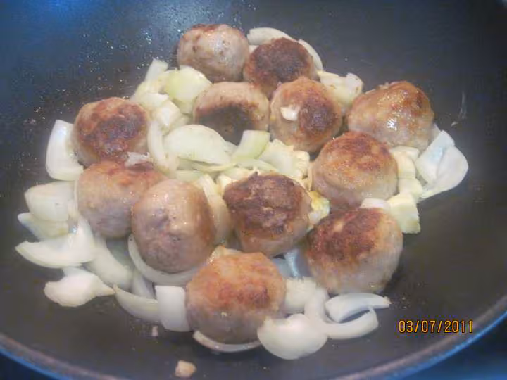 Boulettes de veau aux p de terre bleu sauce colombo
