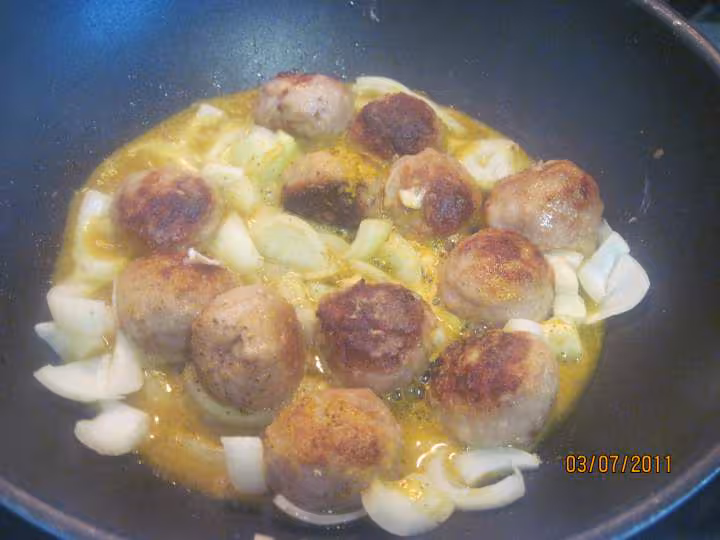 Boulettes de veau aux p de terre bleu sauce colombo