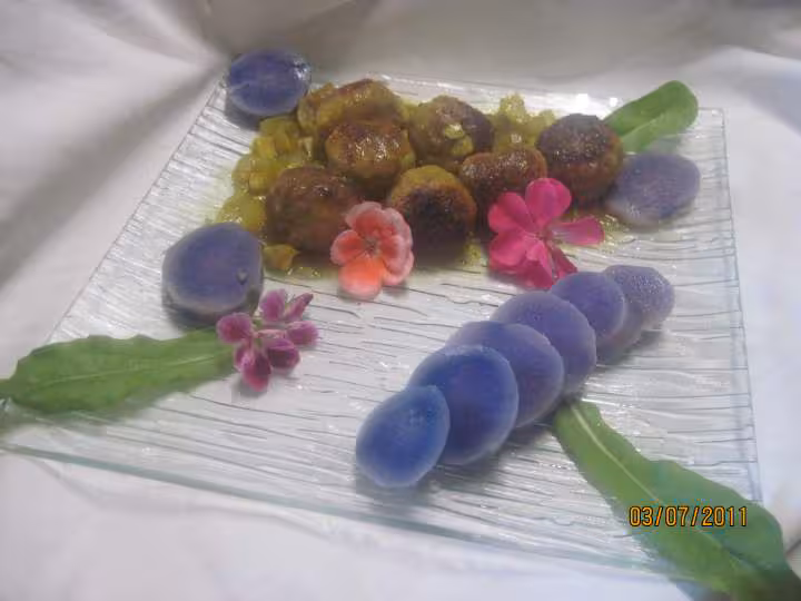 Boulettes de veau aux p de terre bleu sauce colombo