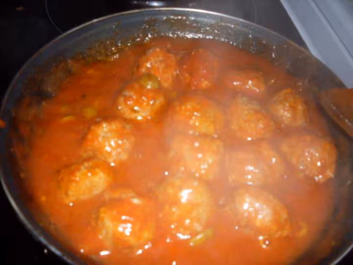 Boulettes de viande aux riz en sauce