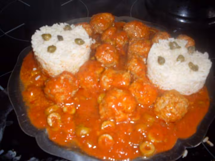 Boulettes de viande aux riz en sauce