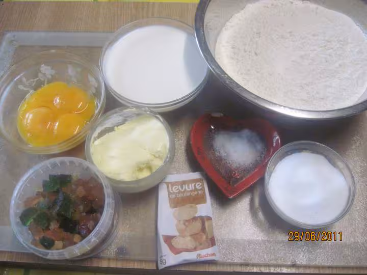 Brioche au beurre et fruits confits