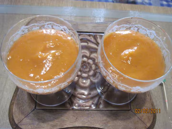 Ccoupes de compote d abriccots amp chantilly