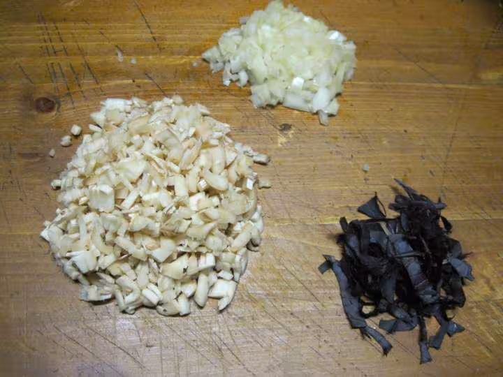 Champignons farcis et basilic rouge