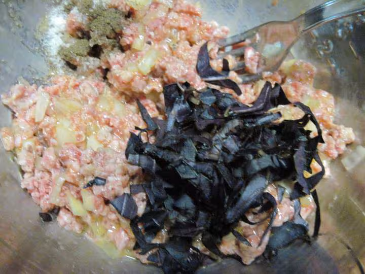 Champignons farcis et basilic rouge