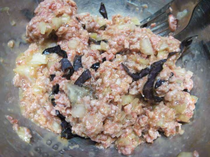 Champignons farcis et basilic rouge