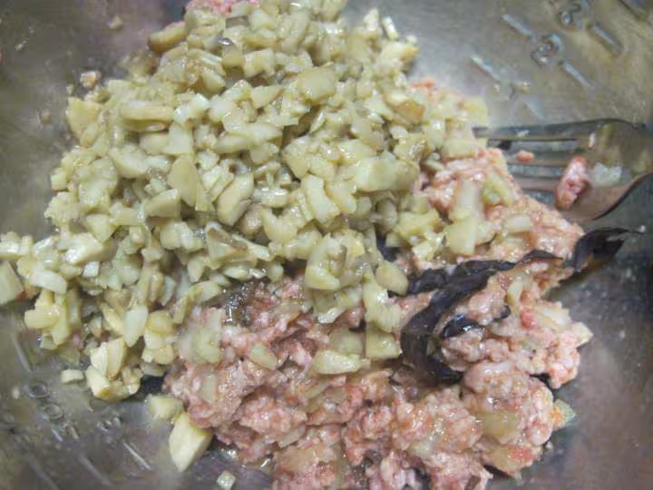 Champignons farcis et basilic rouge
