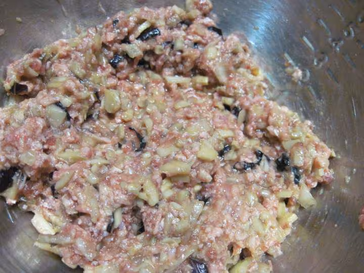 Champignons farcis et basilic rouge